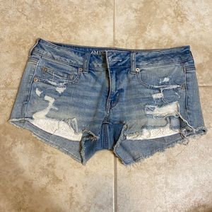 American Eagle Distressed Super Low Shortie, Light Wash, Size 6